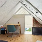 Cosy In Scenic Surroundings Near