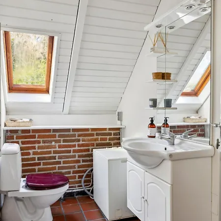 Cosy In Scenic Surroundings Near *