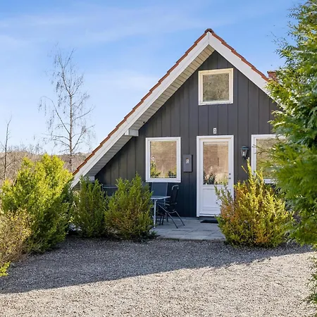 Cosy In Scenic Surroundings Near